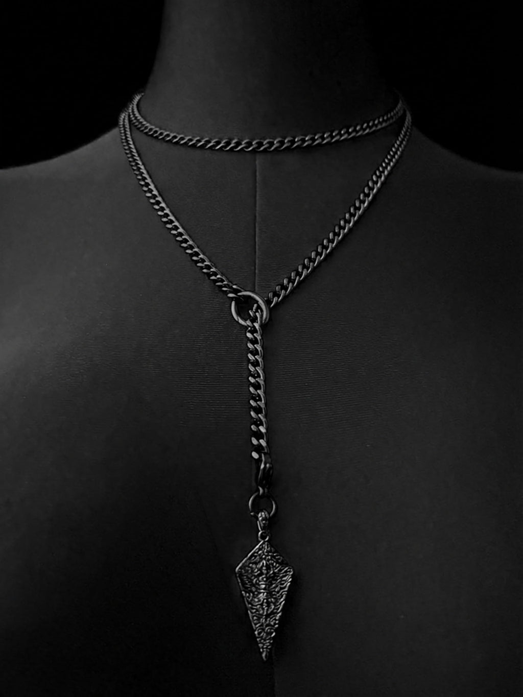 LoveChains™ - Knight’s Shield Loop Choker