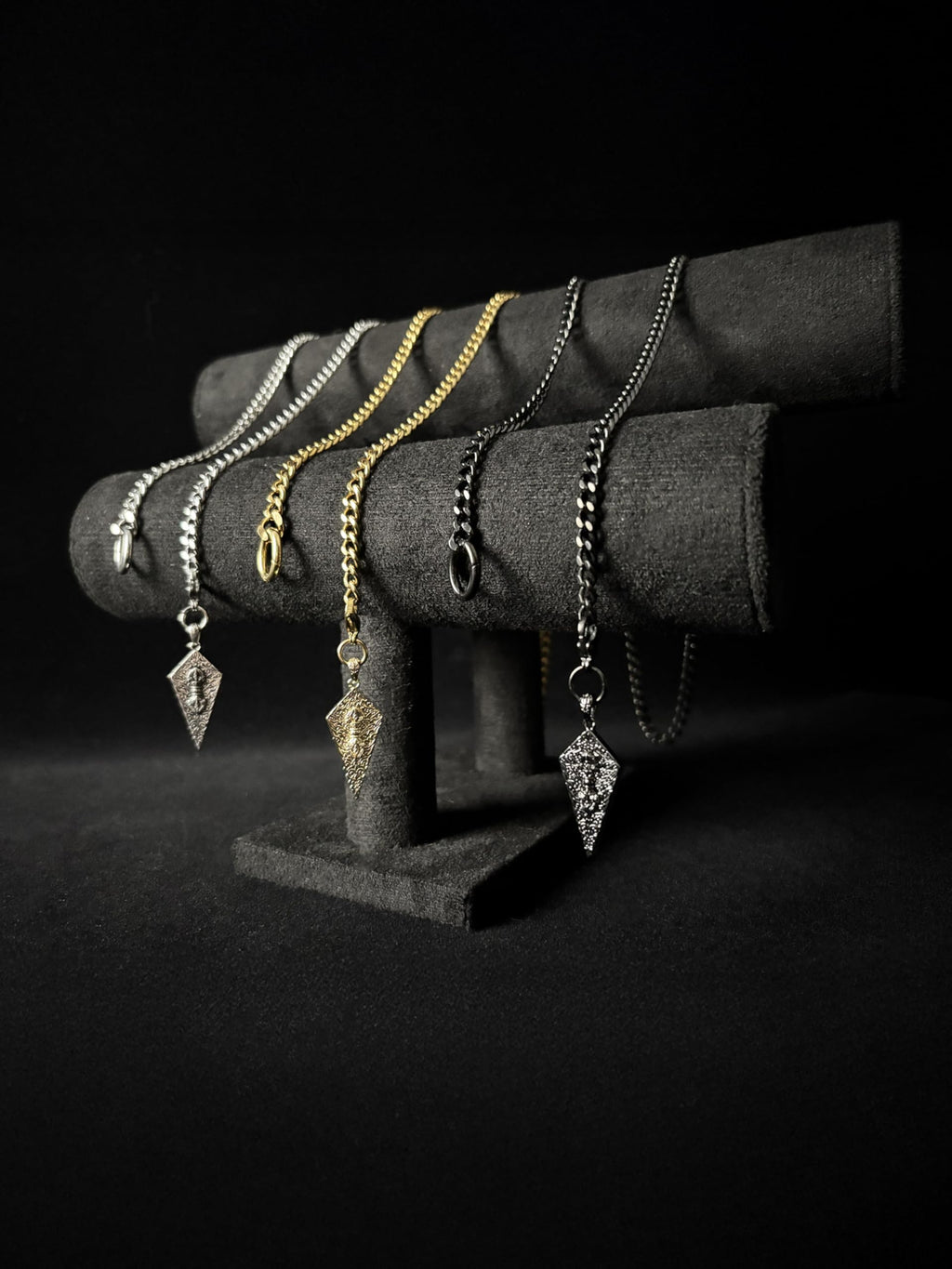 LoveChains™ - Knight’s Shield Slip Chain Choker